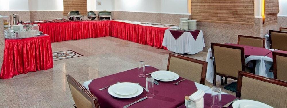 La Villa Hotel Доха Екстер'єр фото